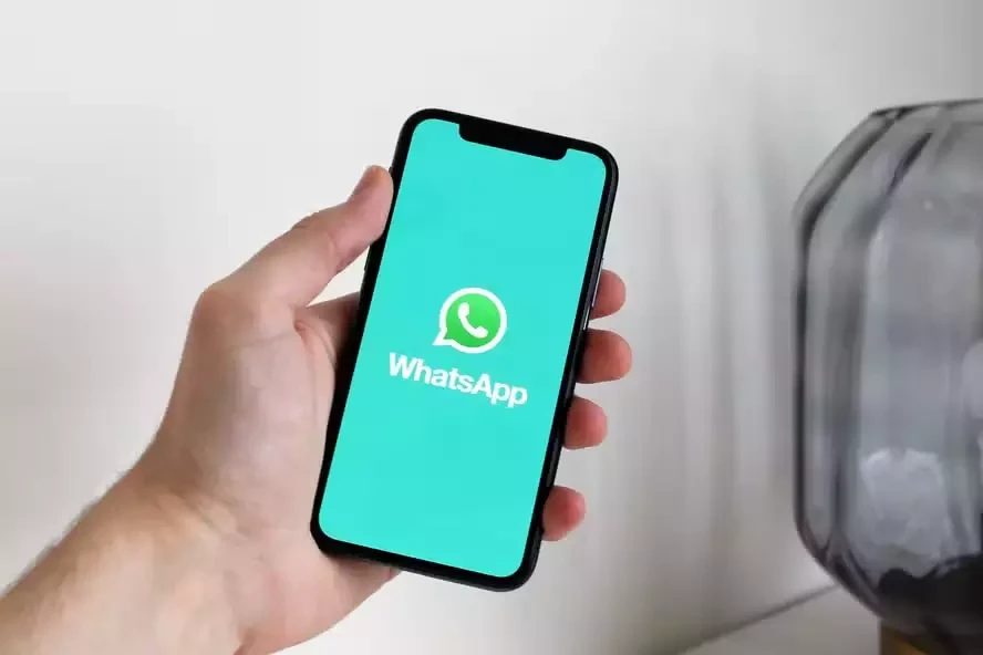 WhatsApp anuncia novos controles parentais para adolescentes no Brasil